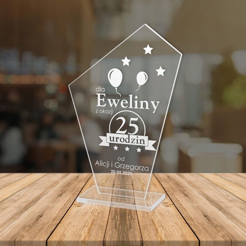 „personalizowana-szklana-statuetka-z-grawerem-na-prezent-urodzinowy-18-30-40-50.jpg