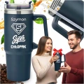 KUBEK TERMICZNY DUŻY SŁOMKA UCHWYT GRAWER PREZENT NA WALENTYNKI DLA NIEGO 880 ML
