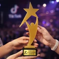 nagroda-tiktok-instagram-influenser-event-gwiazda-super-star-grawer-login-media-jak-nagrodzic-dzien-kobiet-dzien-mamy-swiatowy-dzien-bez-telefonu-1.webp