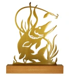 Wędkarska Statuetka Trofeum metalowe na drewnianej podstawie